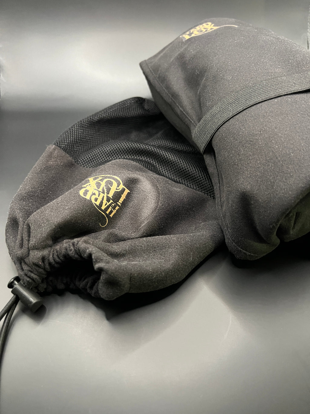 Black sport towel with integrated magnetic strip and carry bag, High-performance Gym gear, 50*90