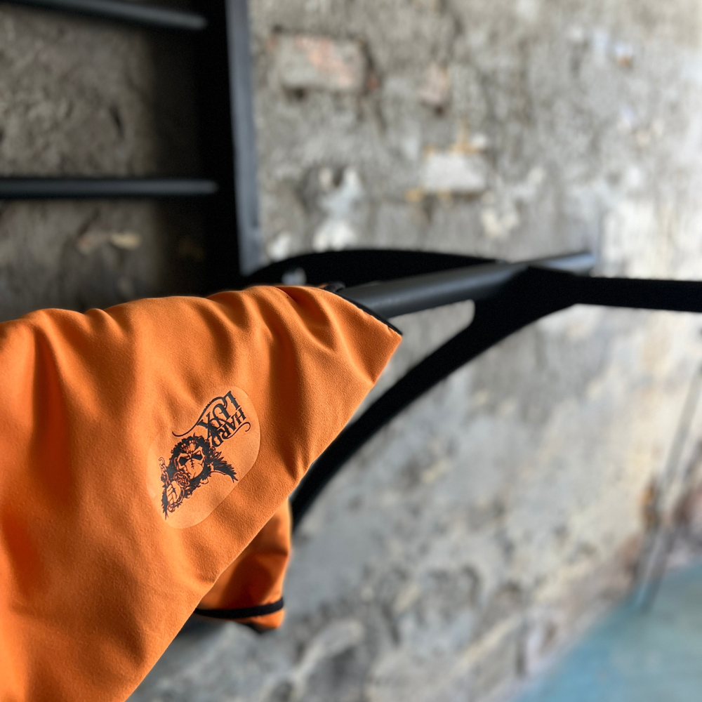 Innovative Sports and Adventure Towel With Integrated Zipper Pocket & Built-in Magnetic Loop 40*110cm
