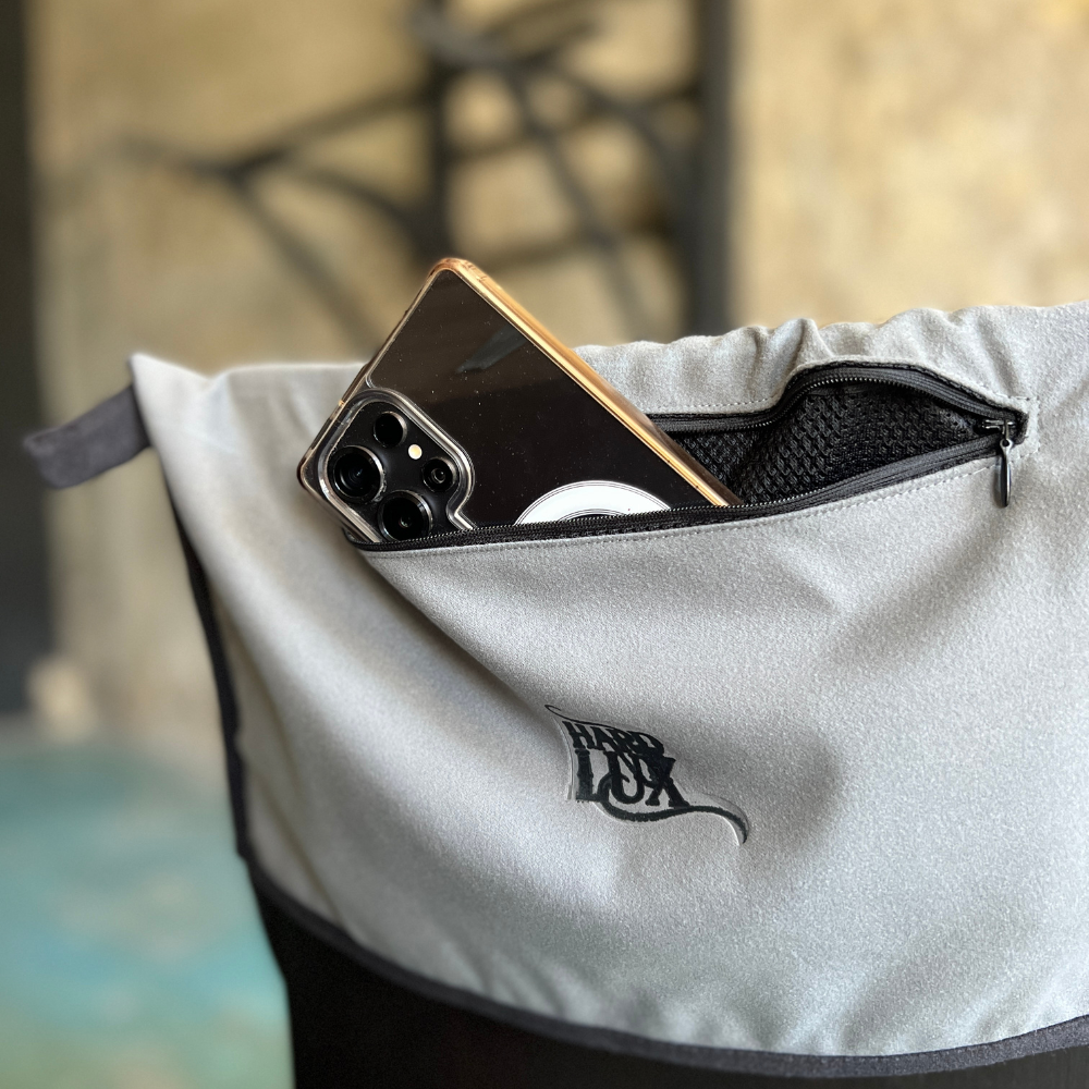Innovative Sports and Adventure Towel With Integrated Zipper Pocket & Built-in Magnetic Loop 40*110cm