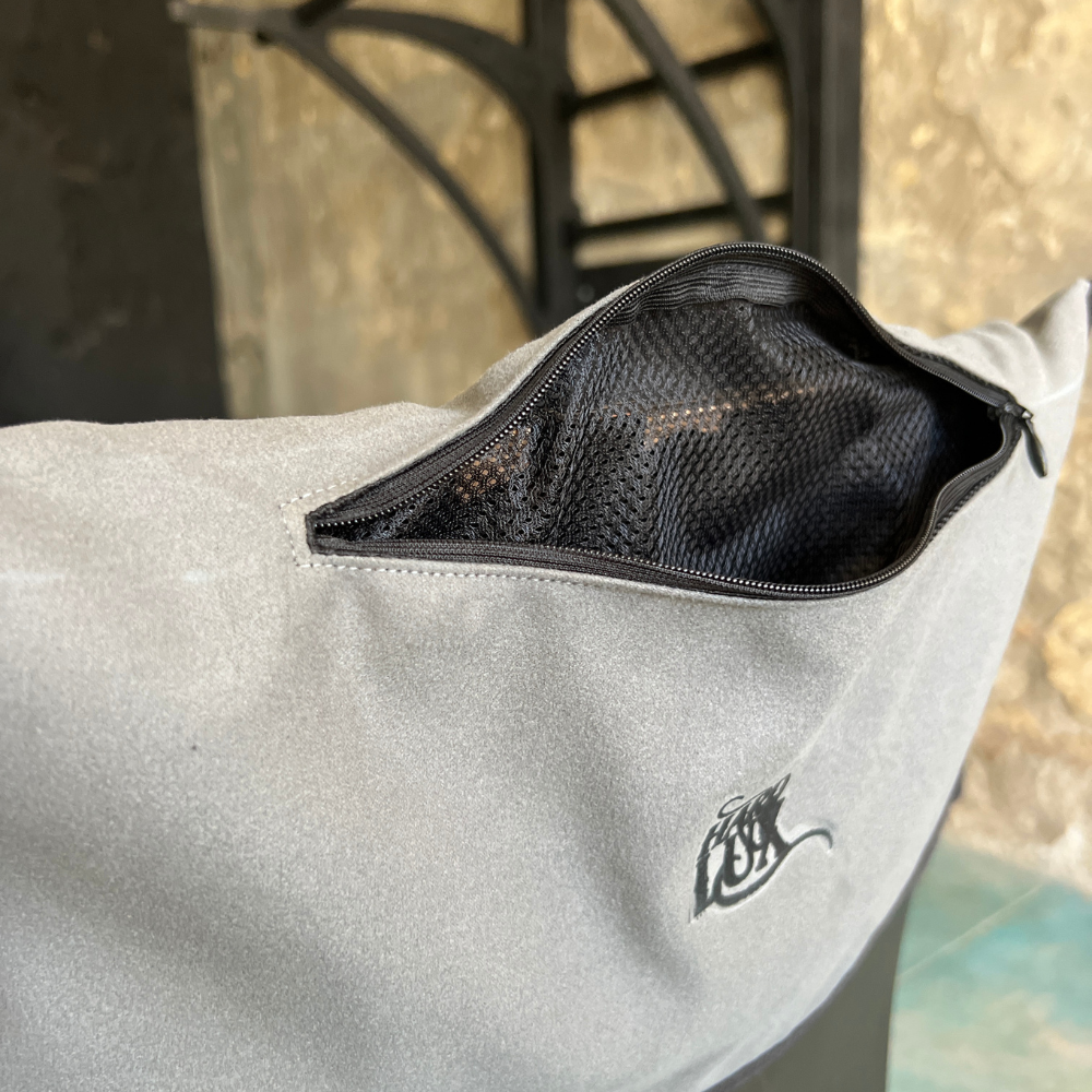 Innovative Sports and Adventure Towel With Integrated Zipper Pocket & Built-in Magnetic Loop 40*110cm