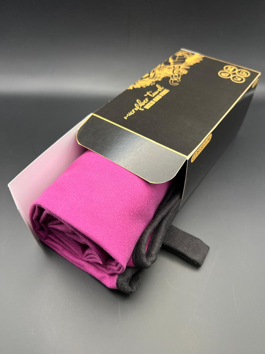 Pink microfiber towel with integrated magnetic strip and carry bag, 90*160