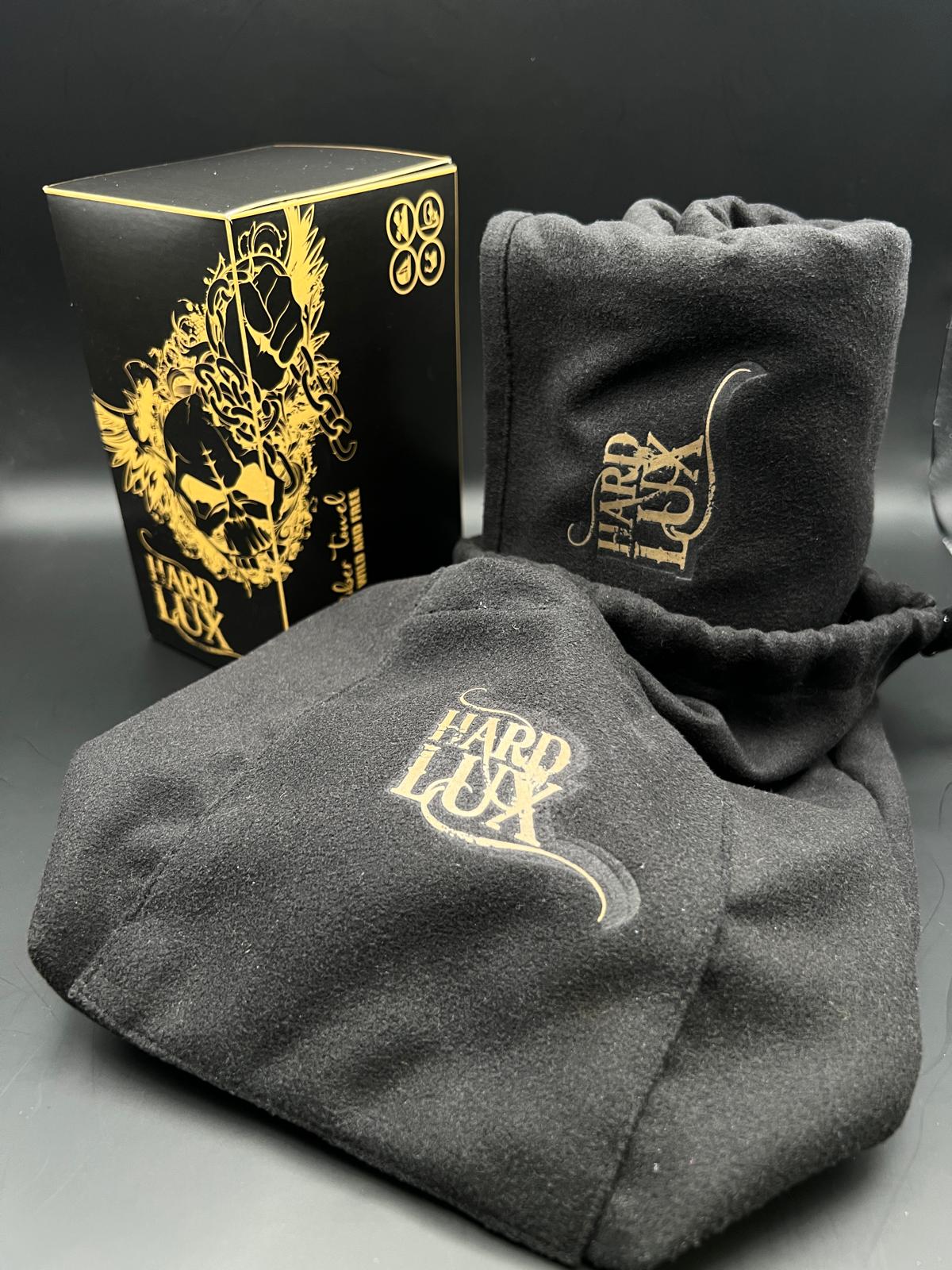 Black microfiber towel with integrated magnetic strip and carry bag, 90*160